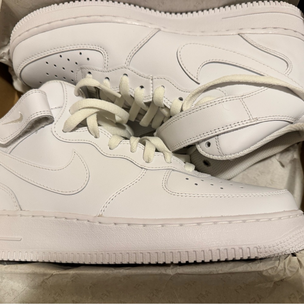 Nike men’s af1’s size 8.5